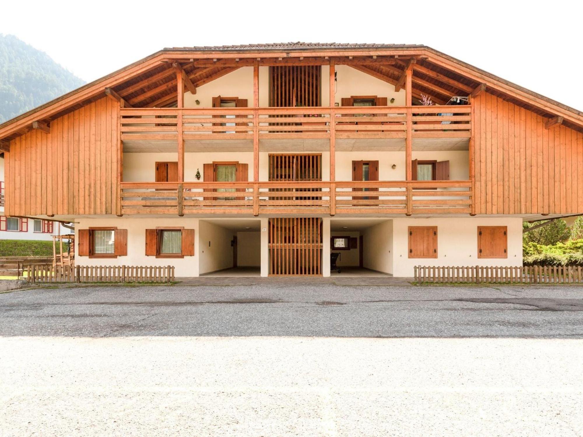 Spacious Chalet With Garden Near Ski Area In Tyrol Pozza di Fassa Exterior photo